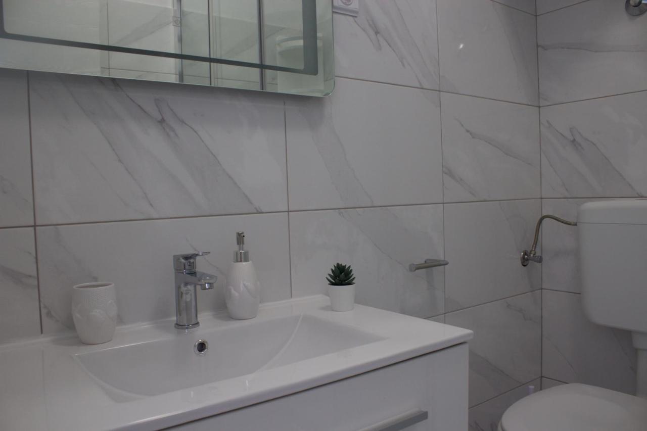 Apartmani Bauk Pucisca Exterior foto