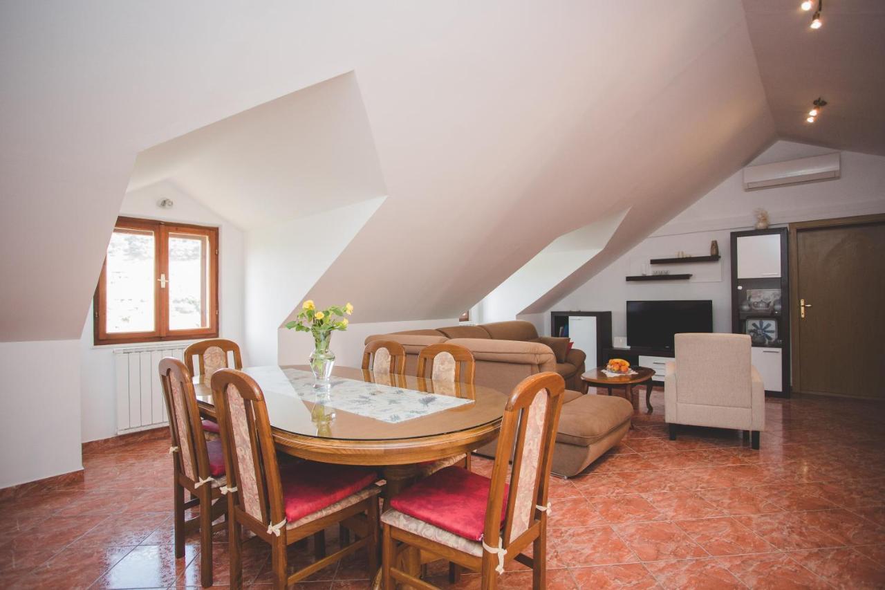 Apartmani Bauk Pucisca Exterior foto
