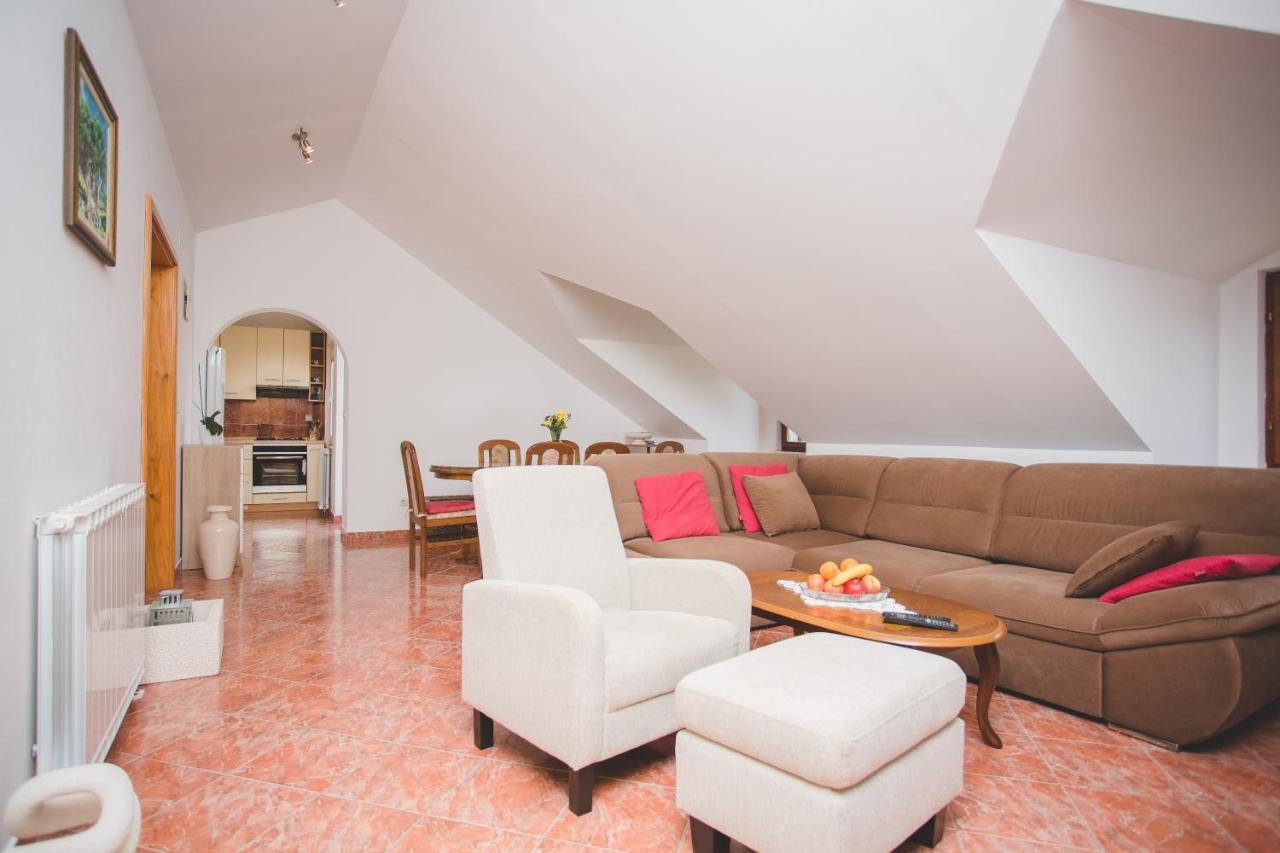 Apartmani Bauk Pucisca Exterior foto